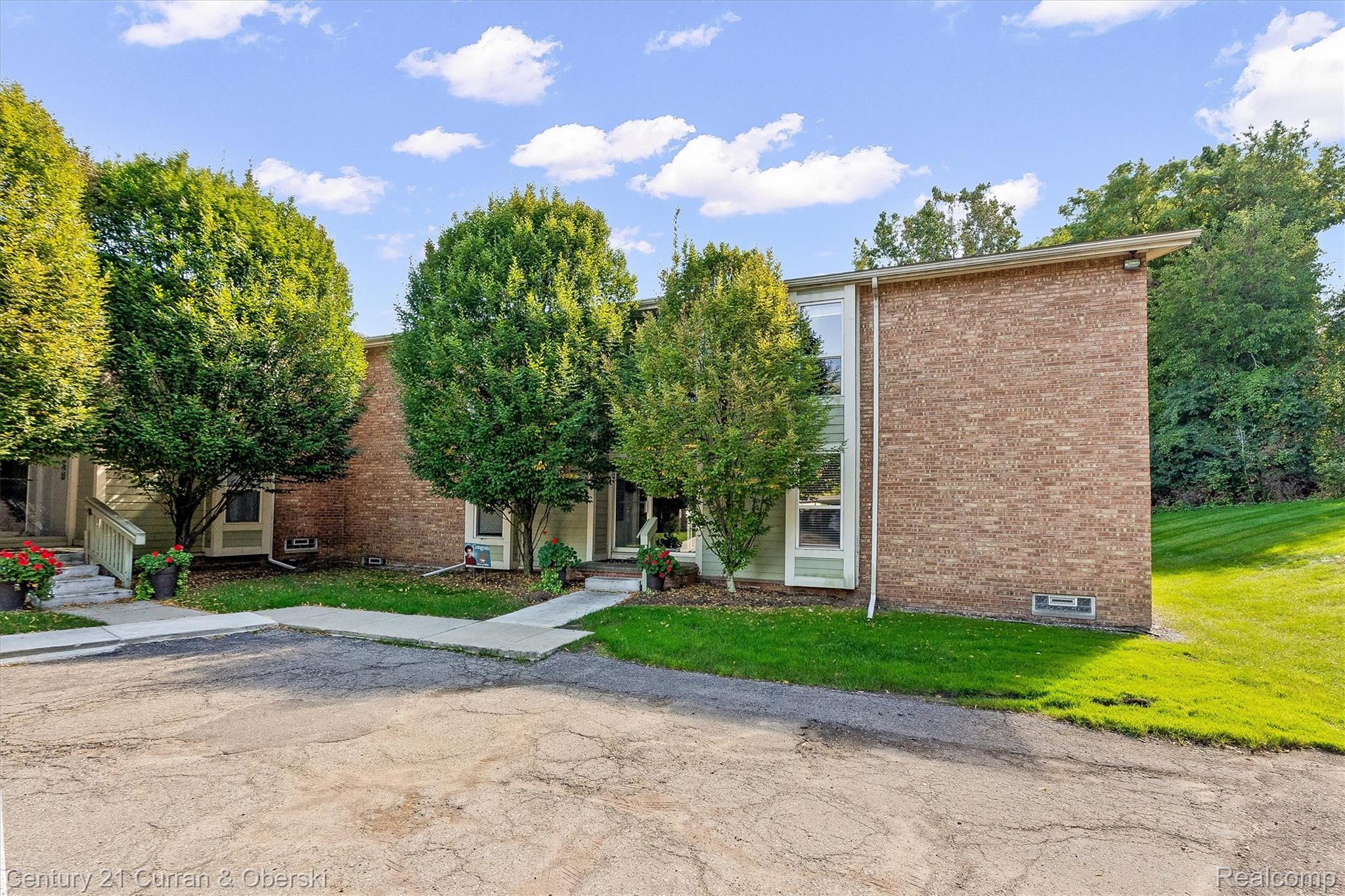 735 Randolph Street 121