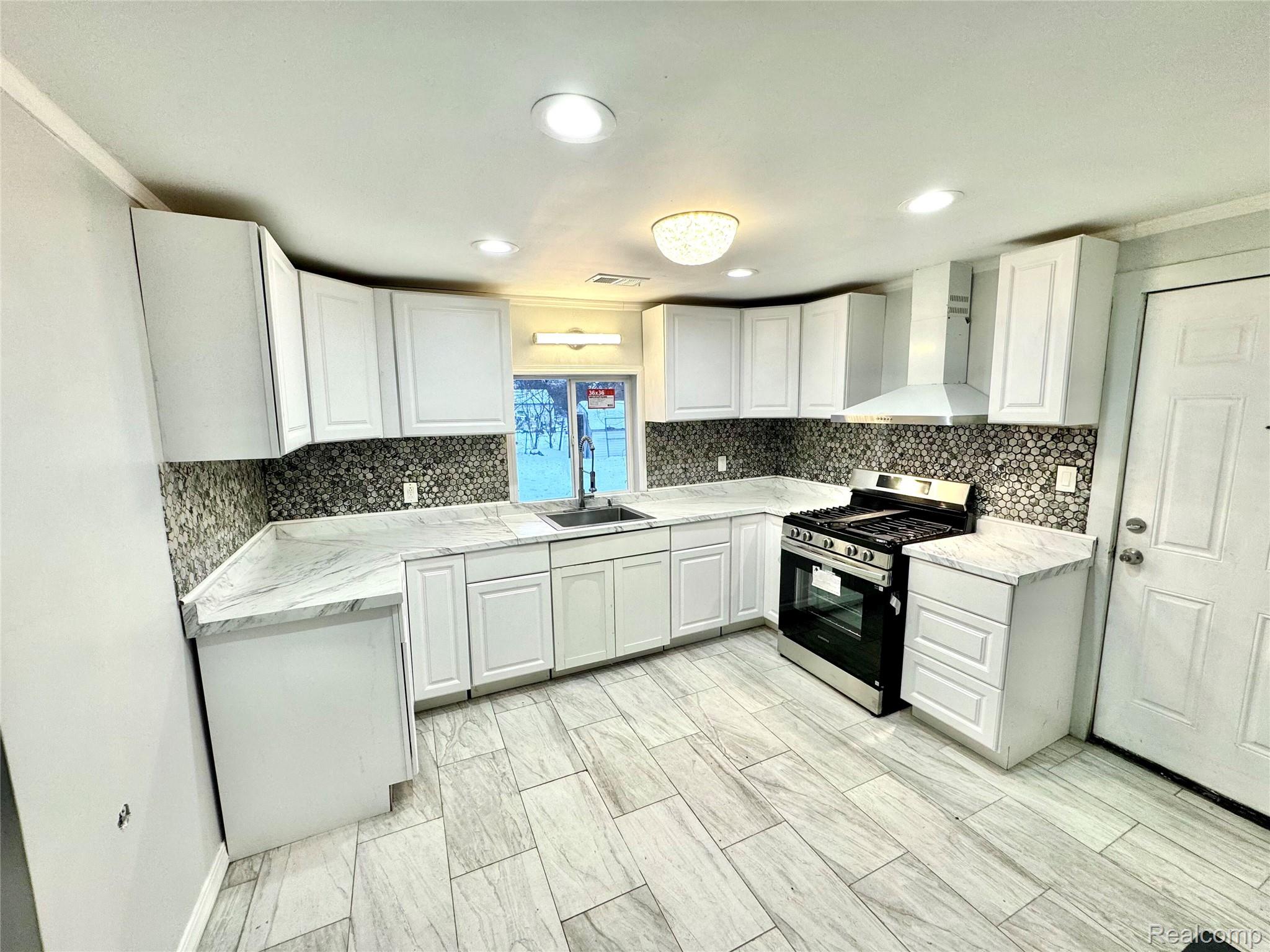 3553 N Monroe Street