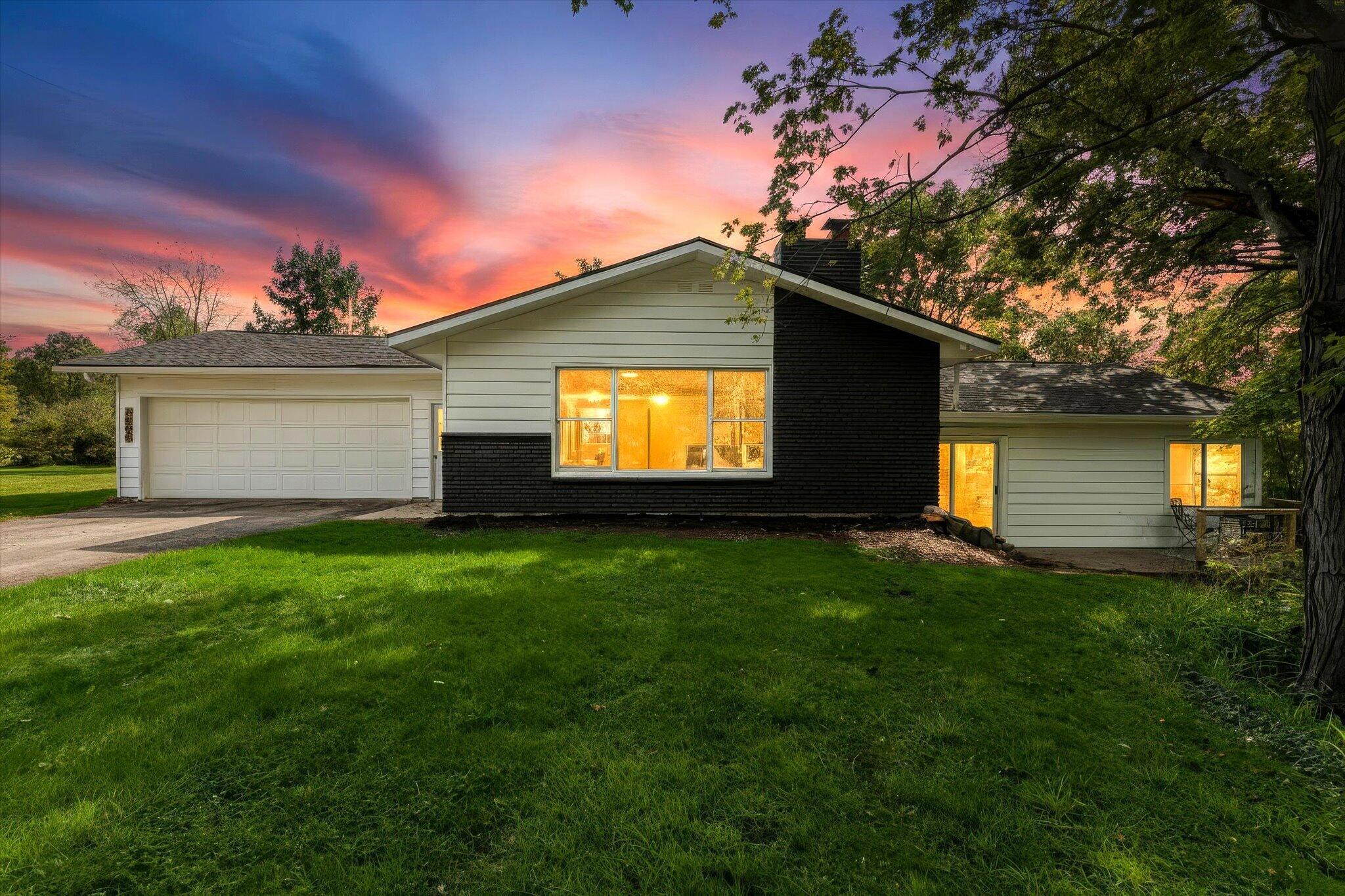 3020 E M 79 Highway