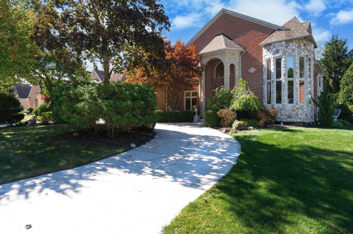 833 Lakewood Drive