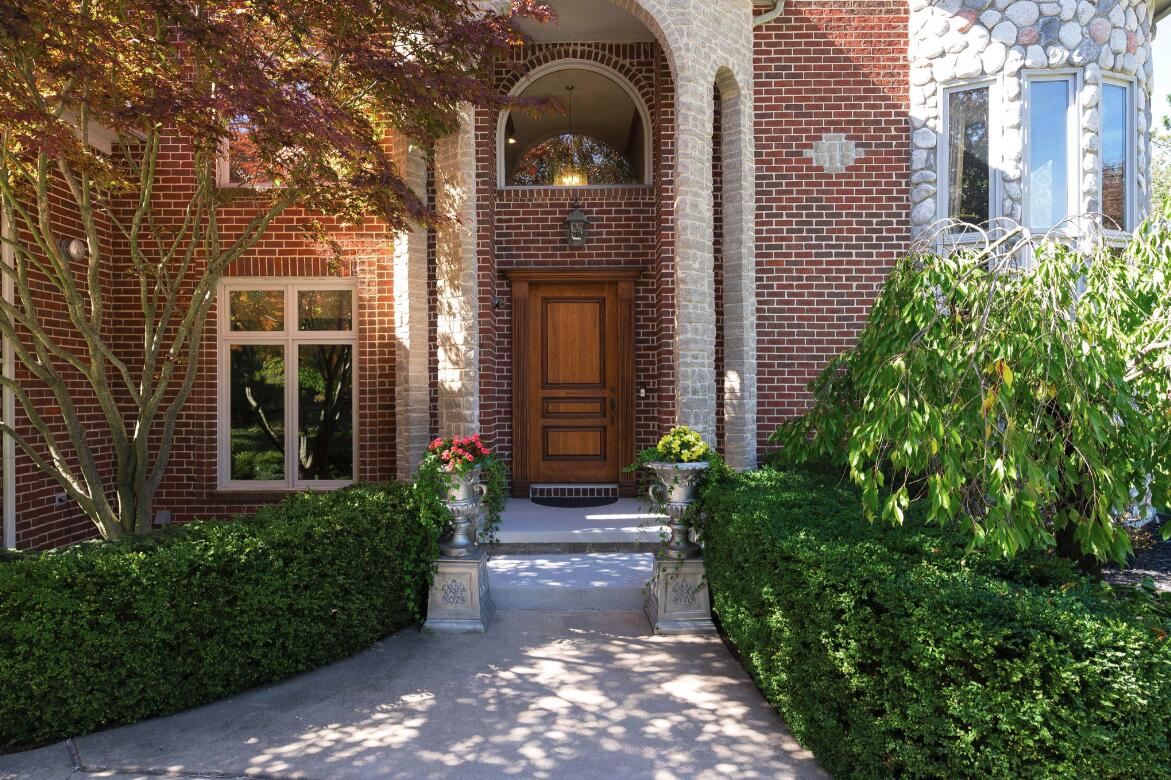 833 Lakewood Drive