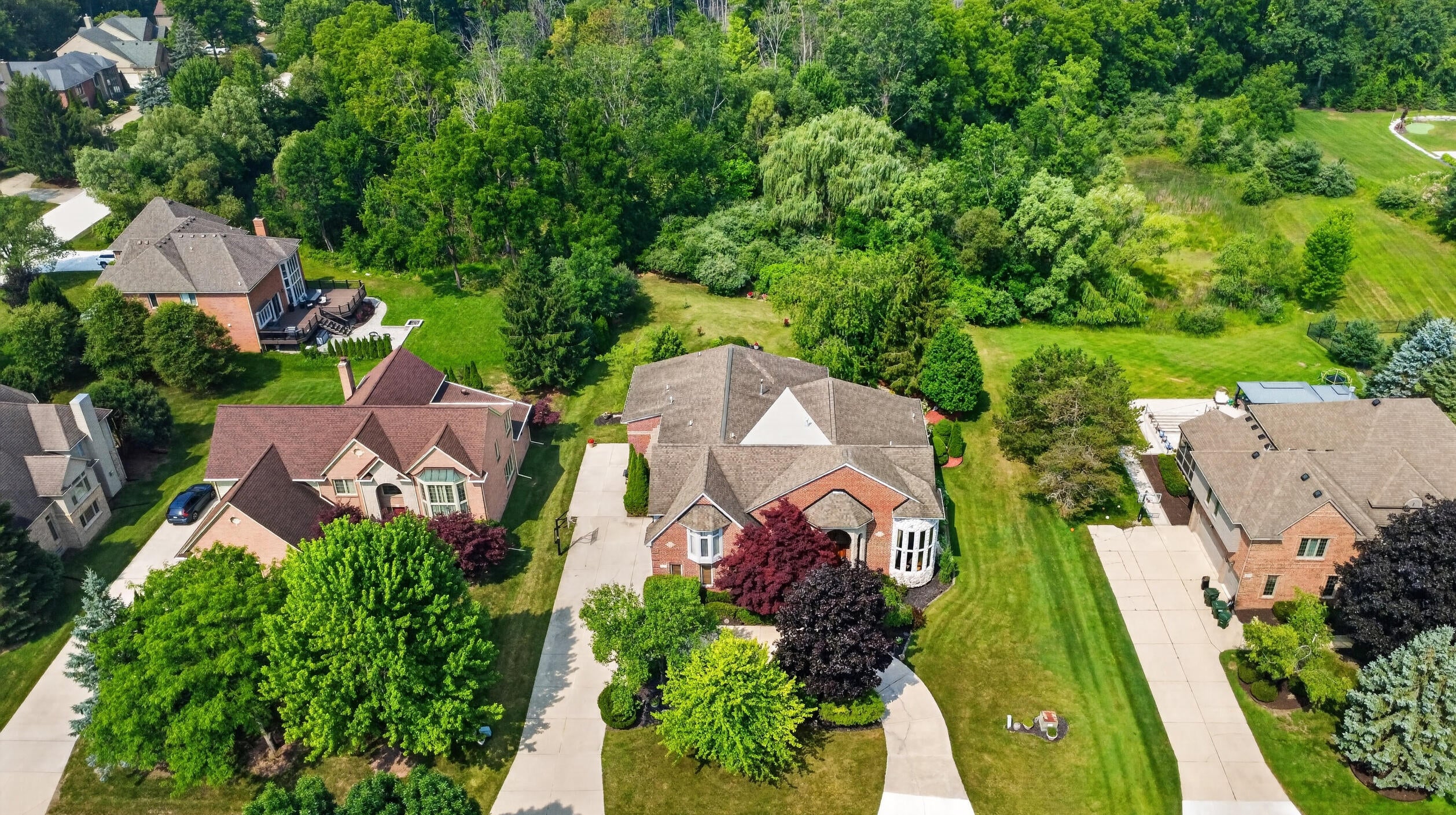 833 Lakewood Drive
