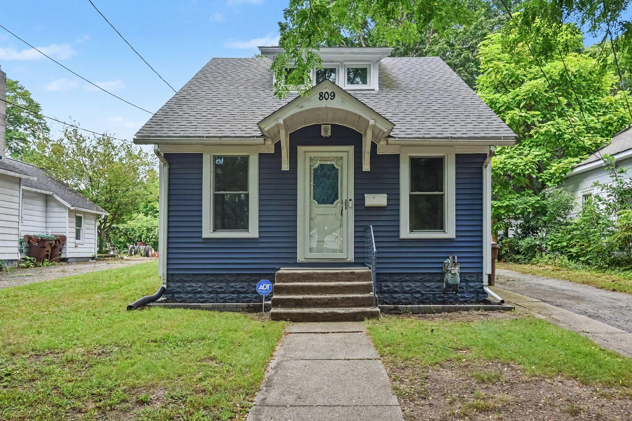 809 Hall Street