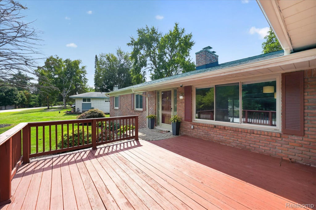 Photo of 5517 Starwood Drive, Commerce Charter Township, MI 48382 (MLS # 20261070565)