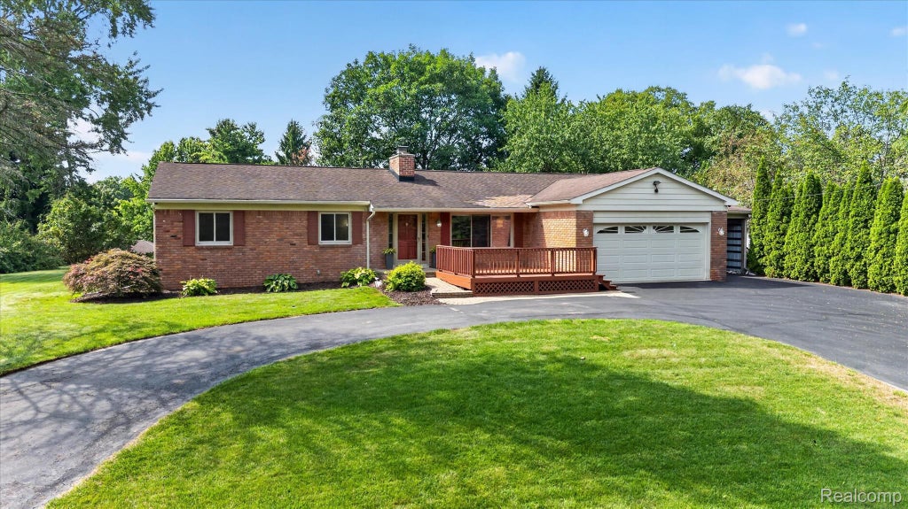 Photo of 5517 Starwood Drive, Commerce Charter Township, MI 48382 (MLS # 20261070565)