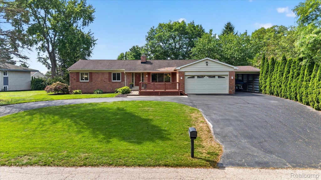 Photo of 5517 Starwood Drive, Commerce Charter Township, MI 48382 (MLS # 20261070565)
