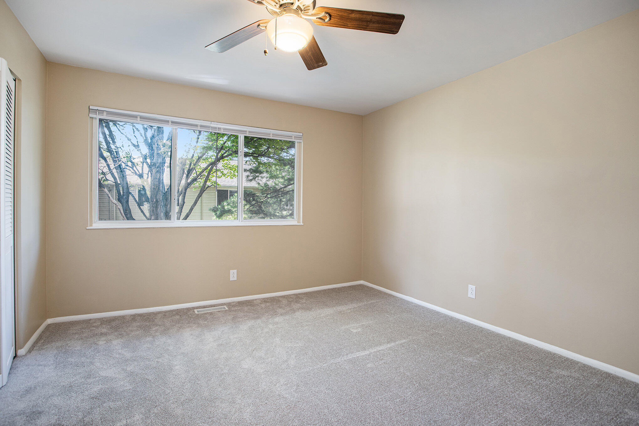 Kalamazoo City, Michigan 49006, United States, 2 Bedrooms Bedrooms, ,2 BathroomsBathrooms,Residential,Active,166392