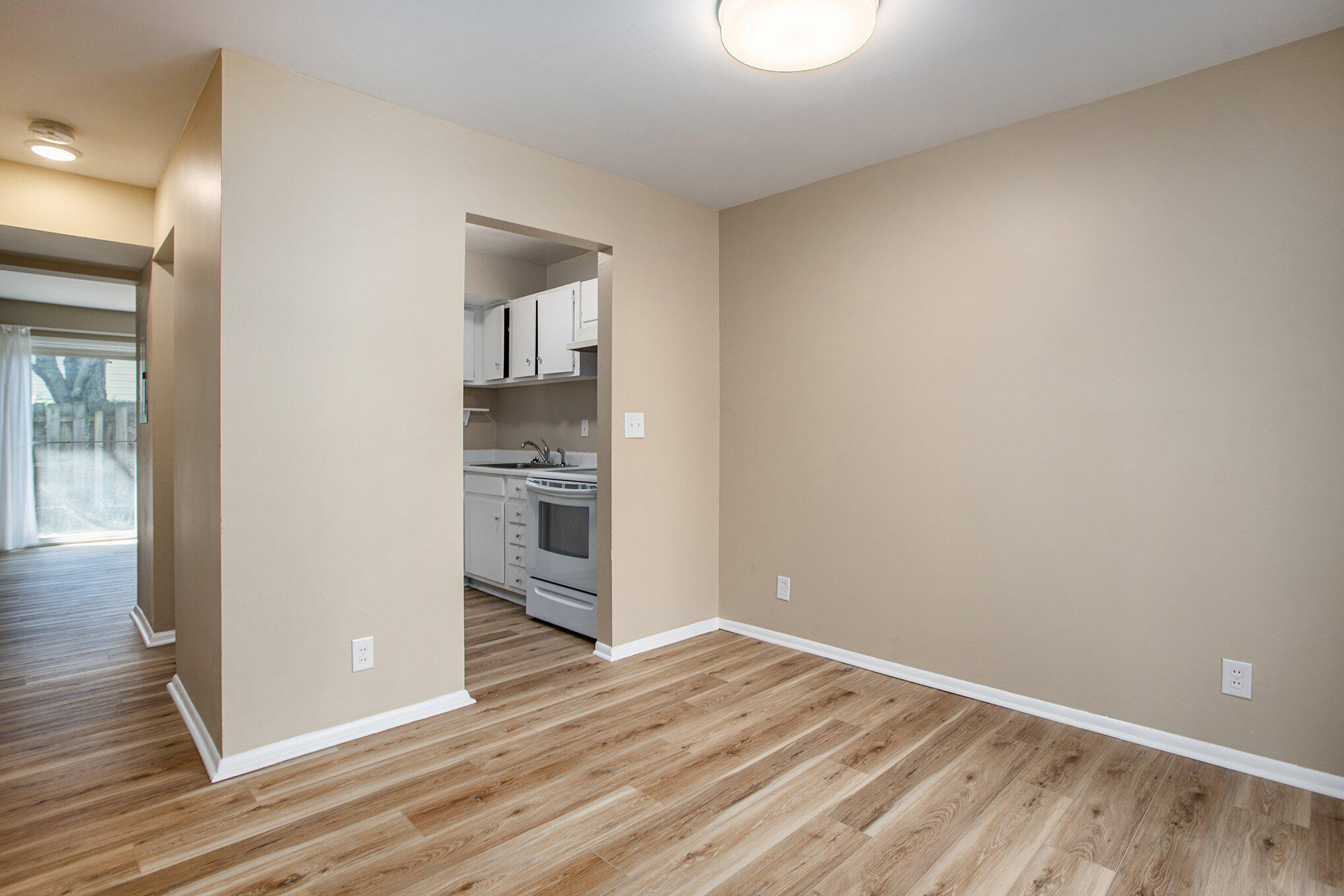 Kalamazoo City, Michigan 49006, United States, 2 Bedrooms Bedrooms, ,2 BathroomsBathrooms,Residential,Active,166392