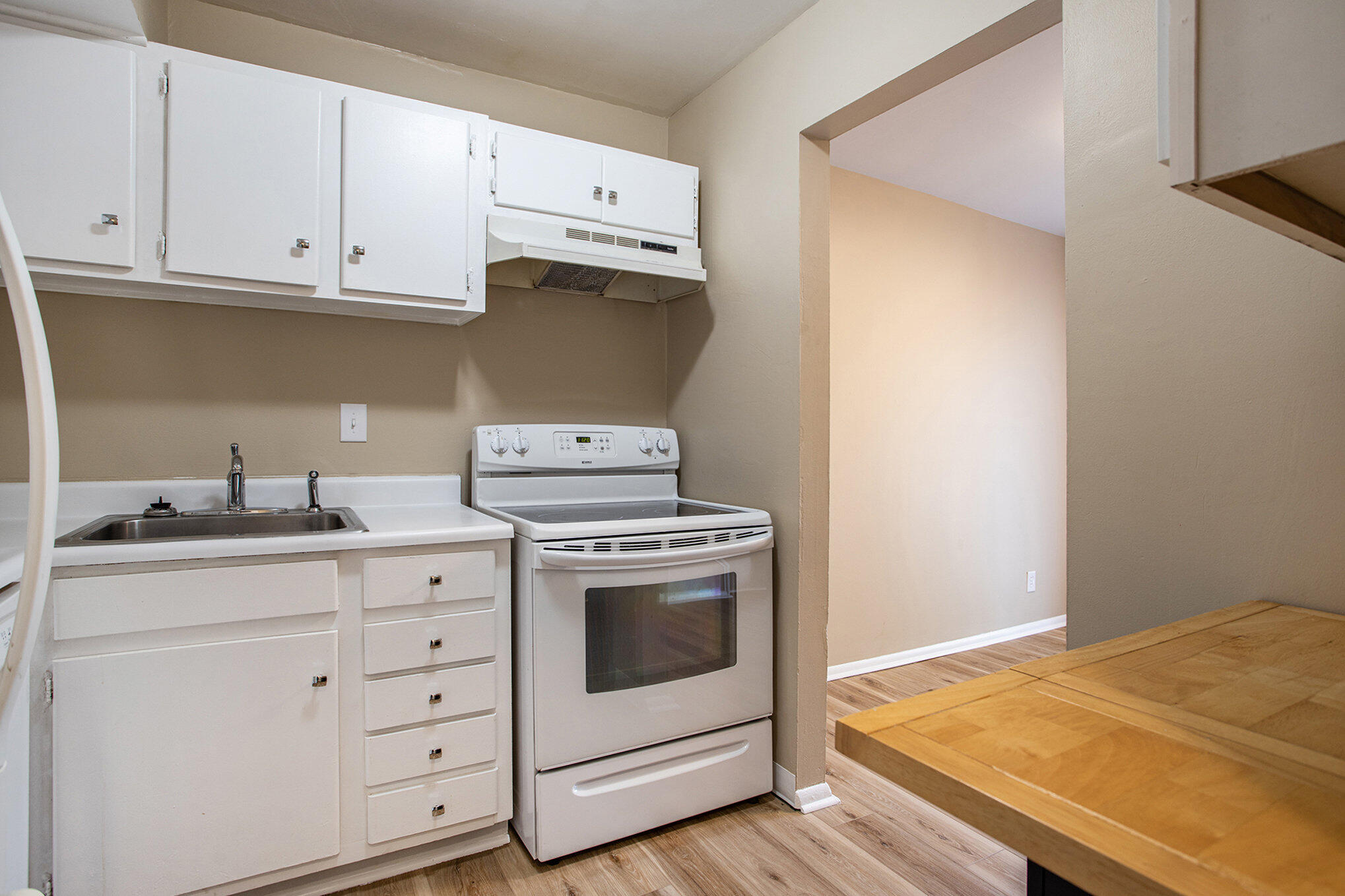 Kalamazoo City, Michigan 49006, United States, 2 Bedrooms Bedrooms, ,2 BathroomsBathrooms,Residential,Active,166392