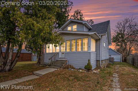 25886 Hoffmeyer Street Roseville City MI 48066