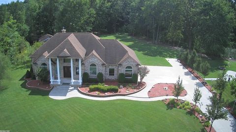 400 E Romeo Road Oakland Charter Township MI 48363