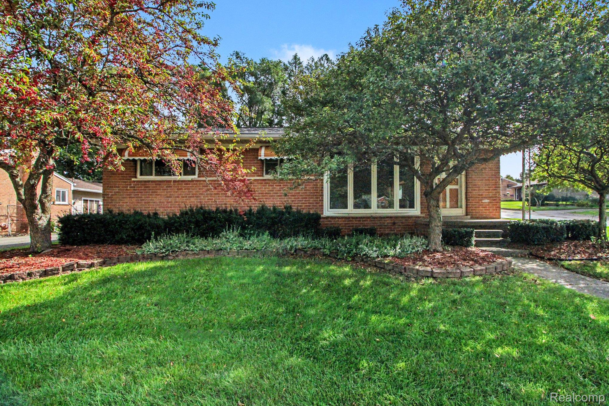 1085 Queen Court