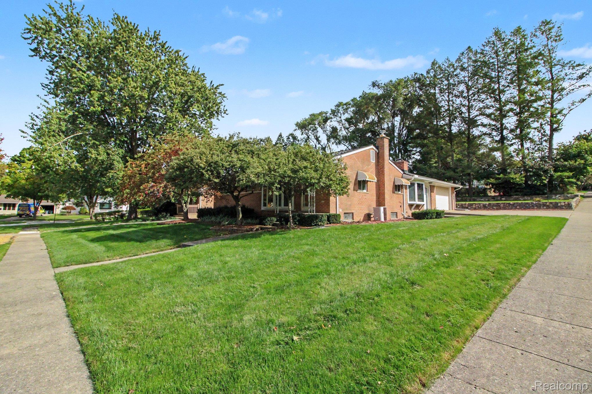 1085 Queen Court