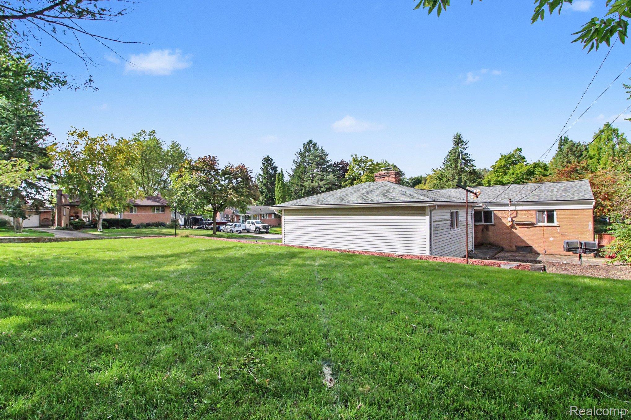 1085 Queen Court