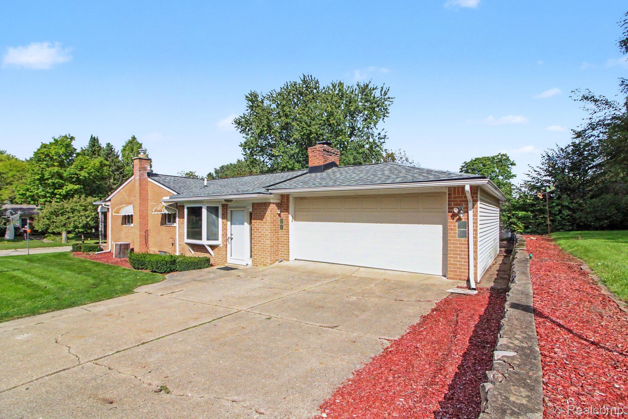1085 Queen Court