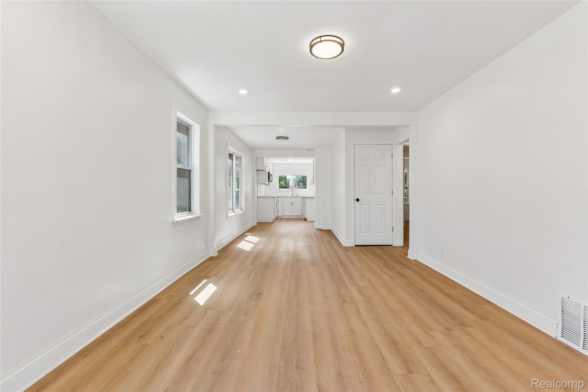 329 W Muir Avenue