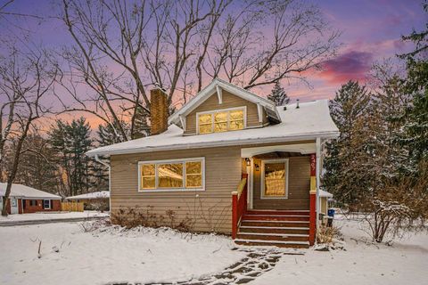 2407 Fairfield Avenue Kalamazoo Charter Township MI 49048