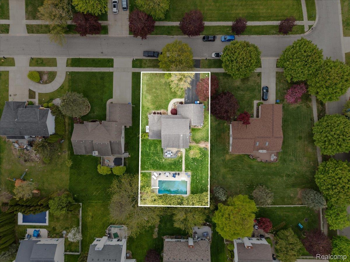 7694 Woodside Place