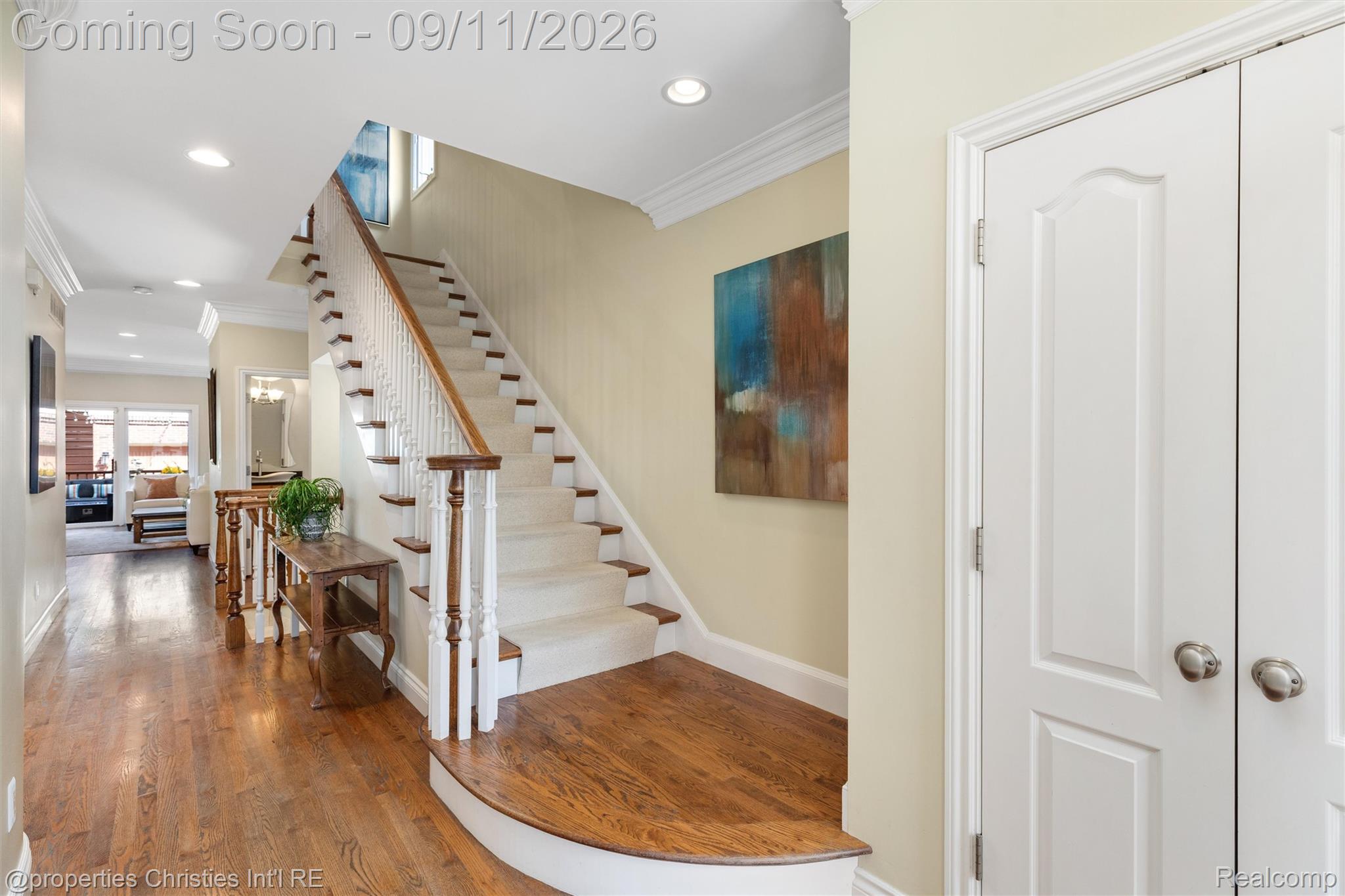 875 Chapin Avenue
