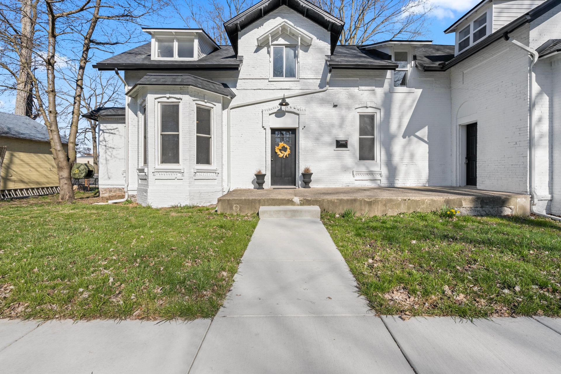 9 S WEST Street