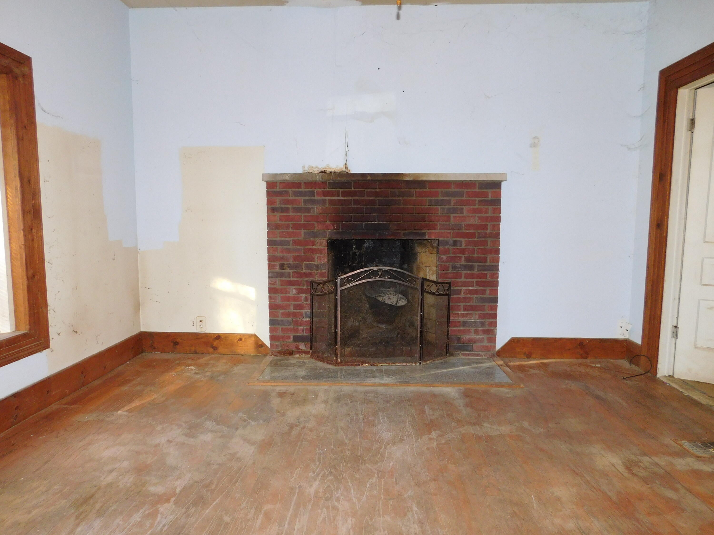 214 E Commercial Drive