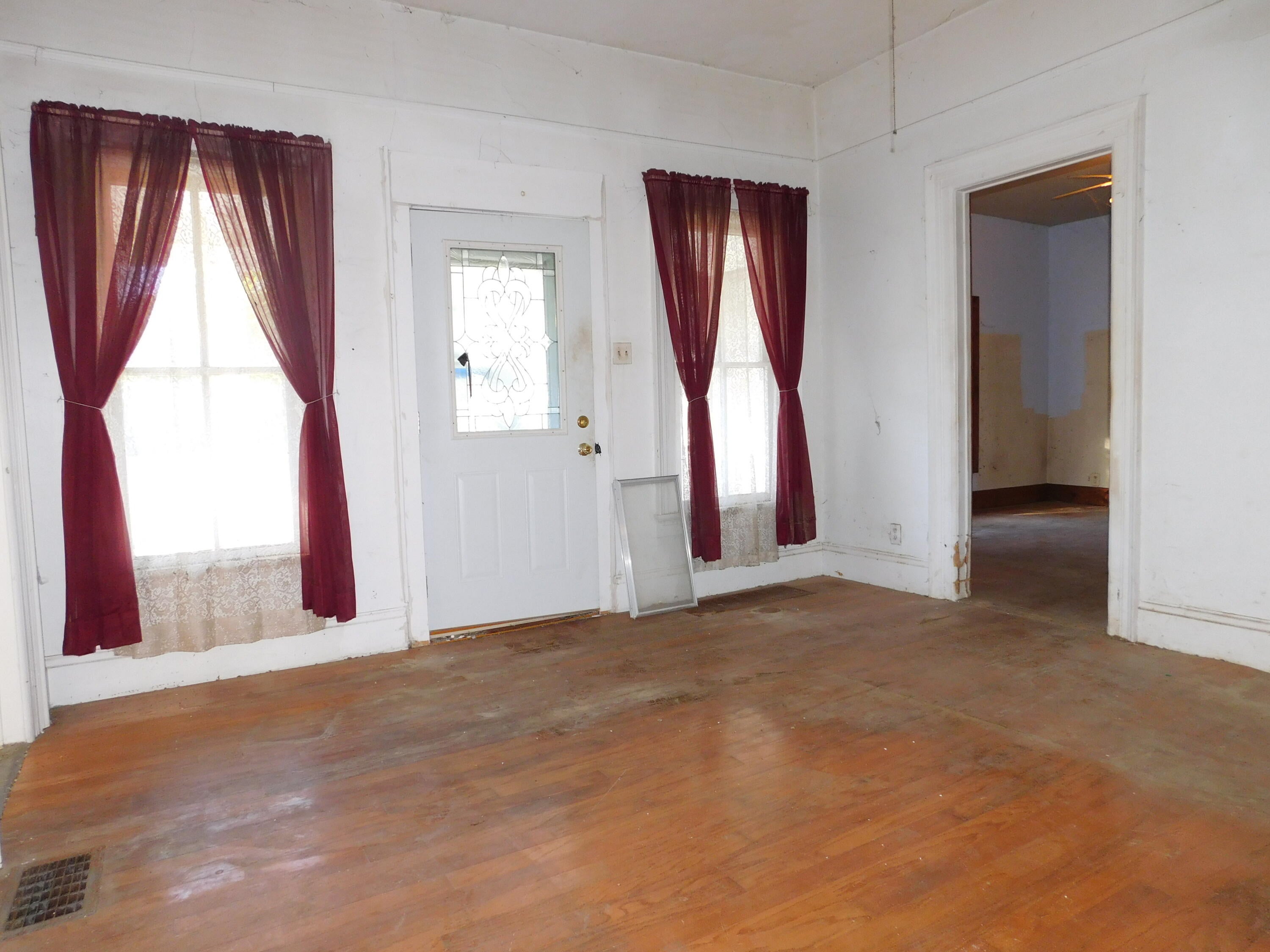 214 E Commercial Drive