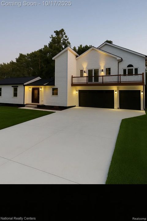 4741 Maycrest Drive Waterford Charter Township MI 48328