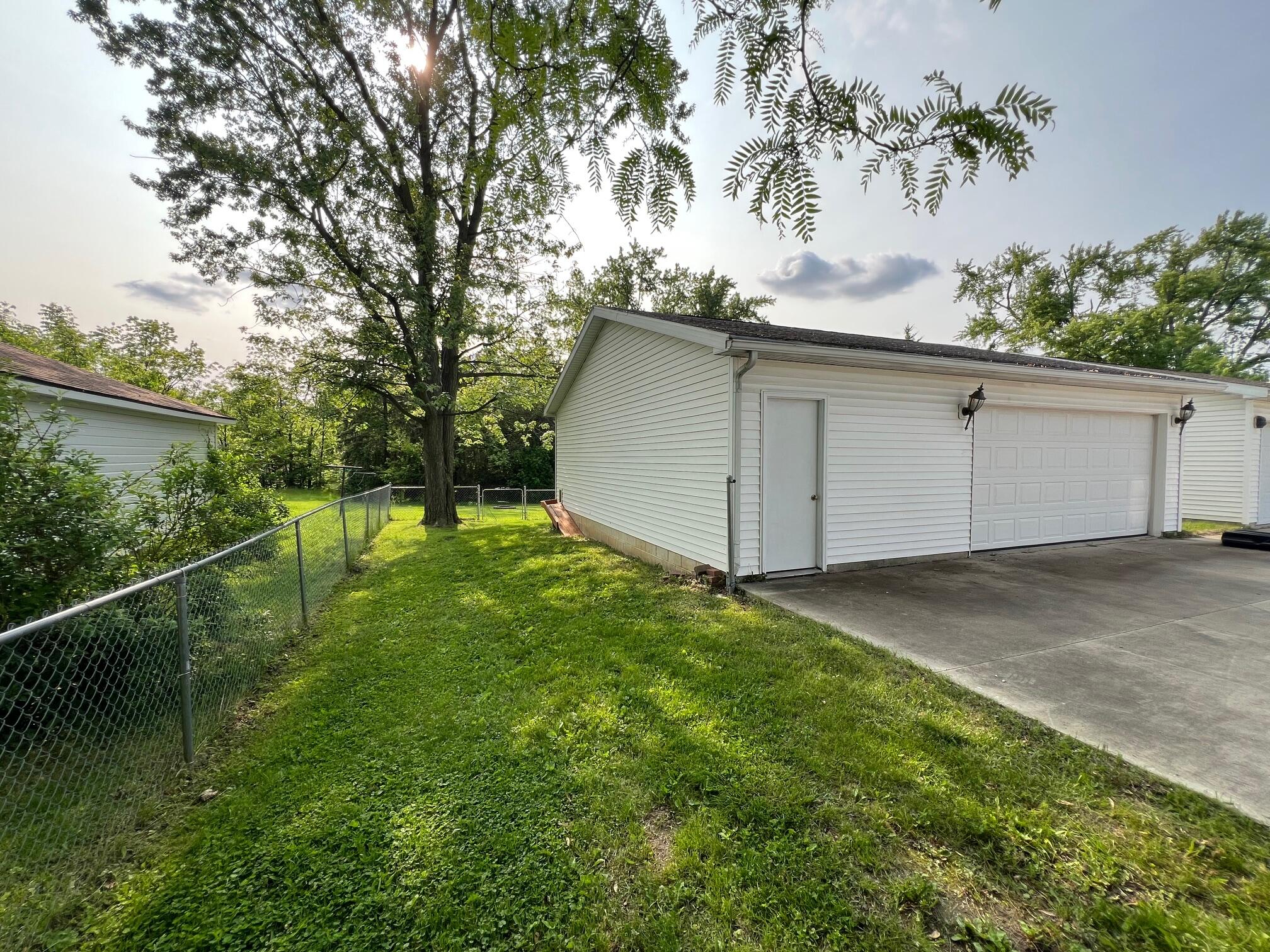 111 N Maple Road