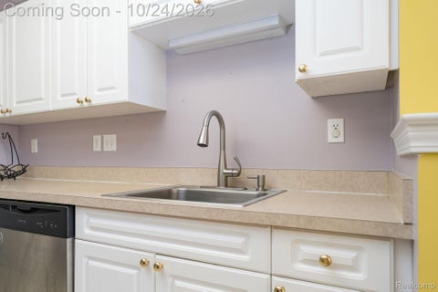 Tiny photo for 3424 Tremonte Circle N, Oakland Charter Township, MI 48306 (MLS # 20261085120)