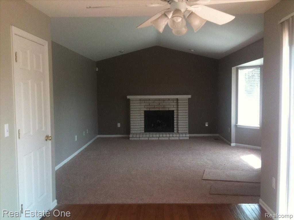957 Meadowbrook Way