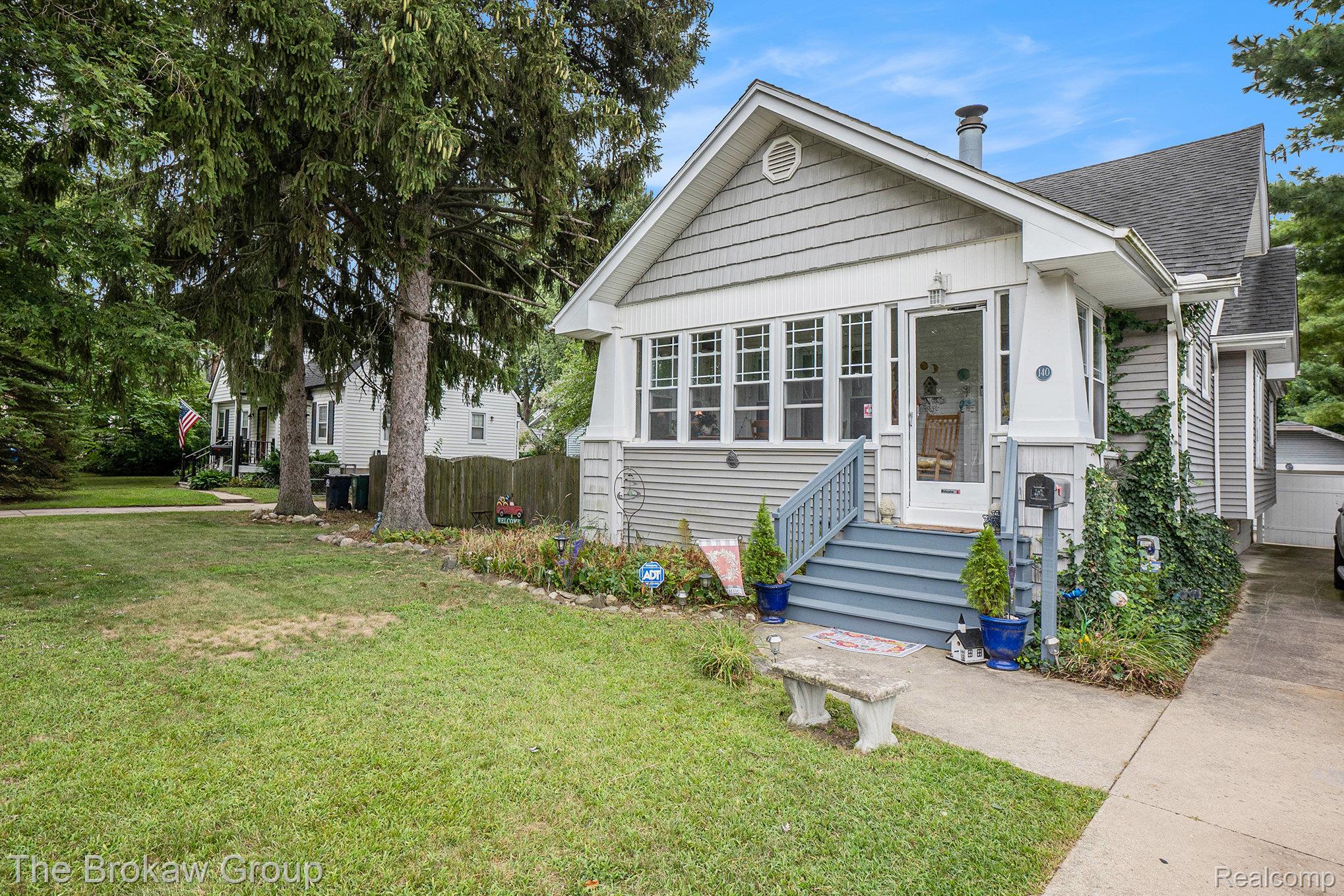 140 E Lawrence Avenue