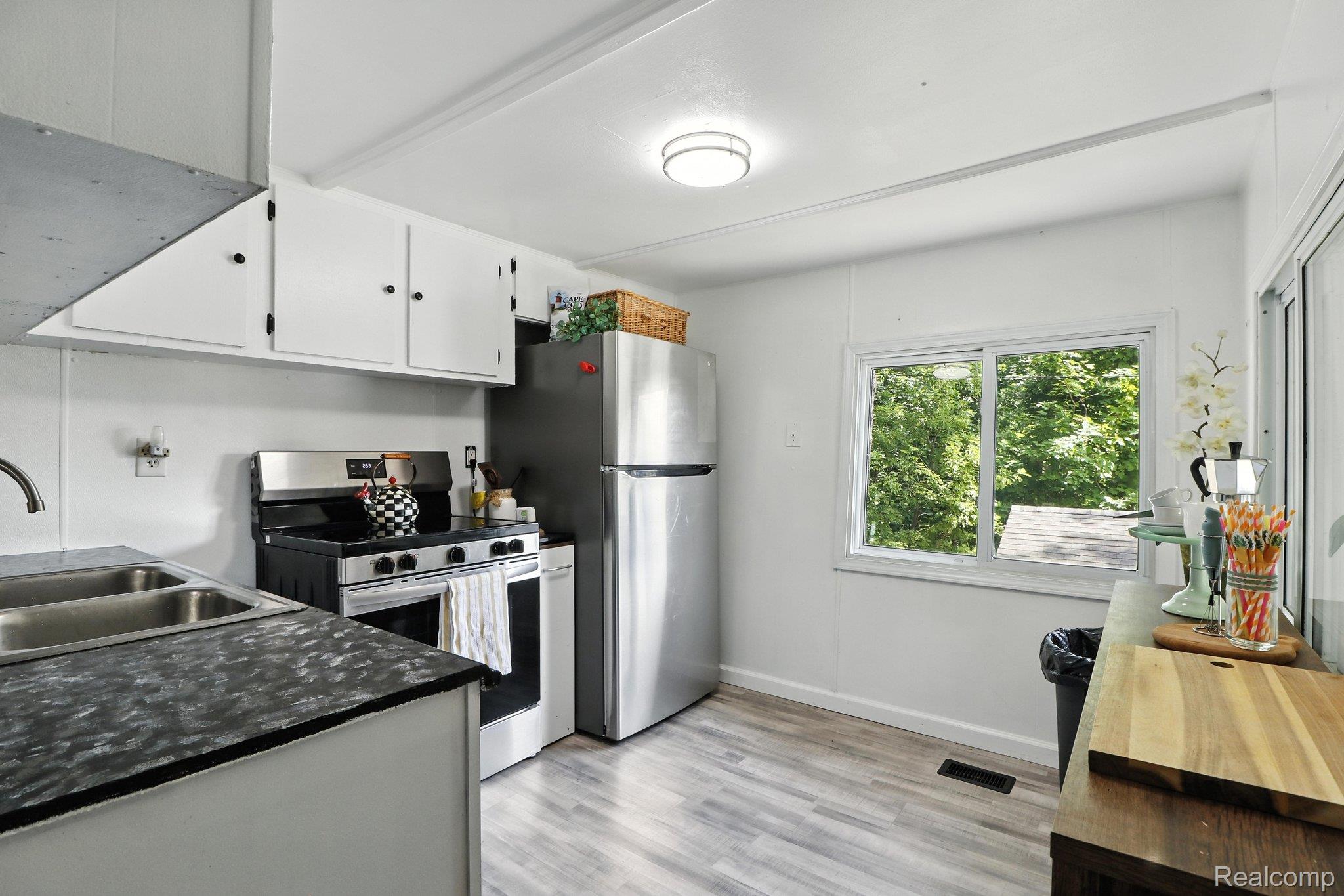 1264 Lakeshore Drive