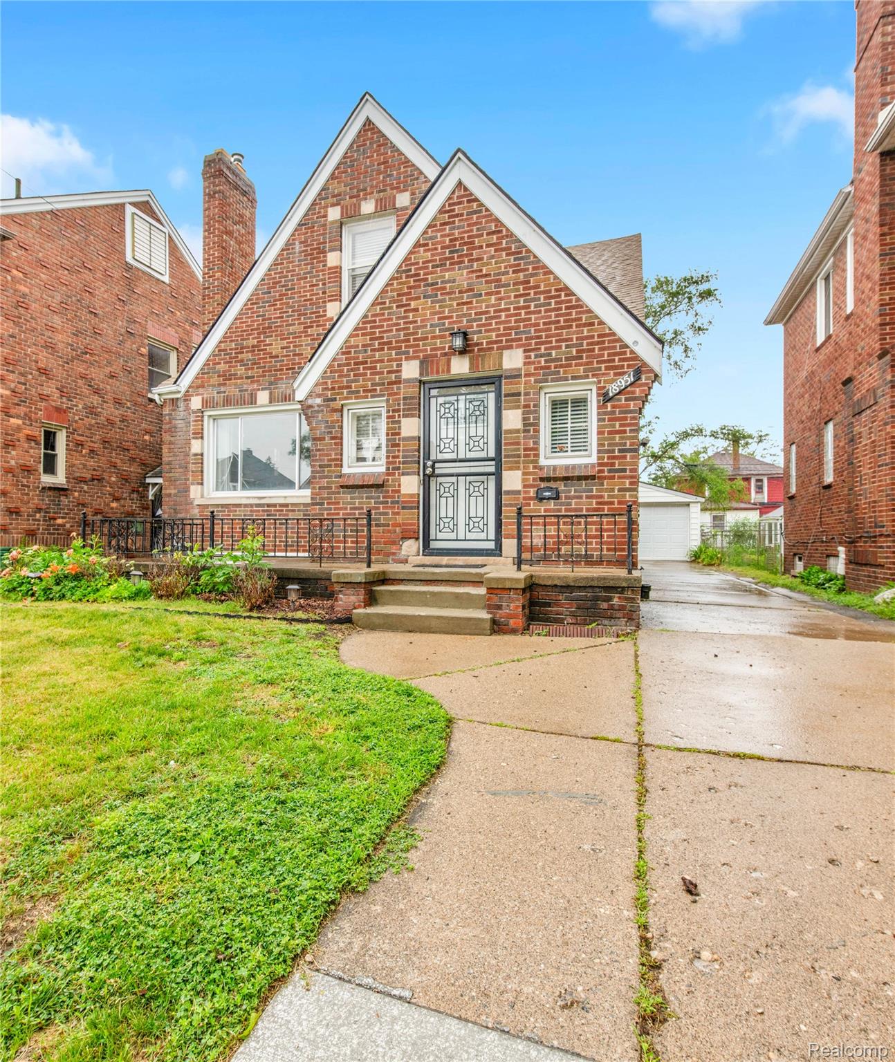 18951 Santa Rosa Drive