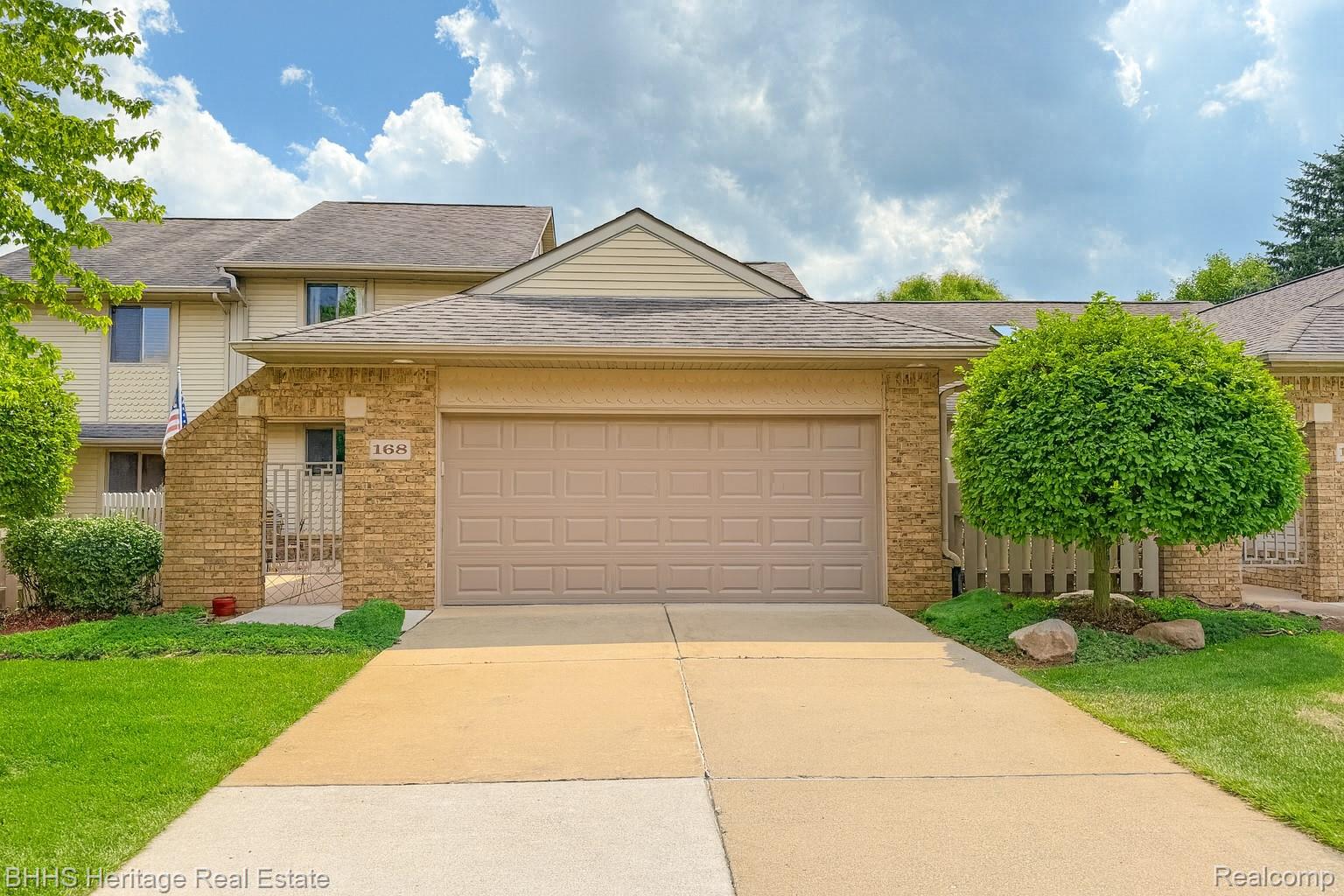 Fowlerville Village, Michigan 48836, United States, 3 Bedrooms Bedrooms, ,3 BathroomsBathrooms,Residential,Pending,189237