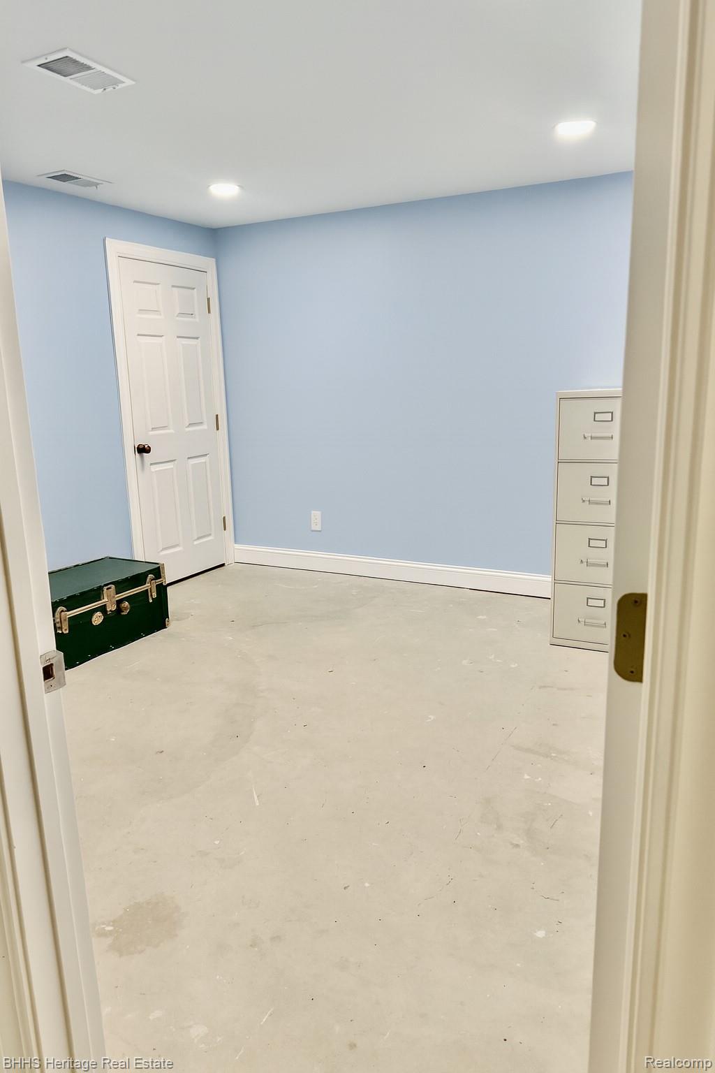 Fowlerville Village, Michigan 48836, United States, 3 Bedrooms Bedrooms, ,3 BathroomsBathrooms,Residential,Pending,189237