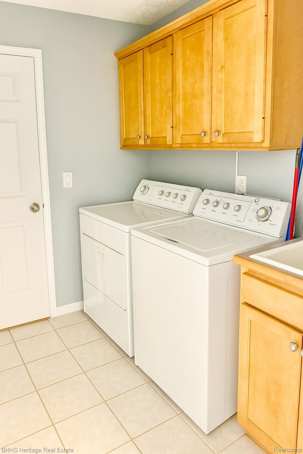 Fowlerville Village, Michigan 48836, United States, 3 Bedrooms Bedrooms, ,3 BathroomsBathrooms,Residential,Pending,189237