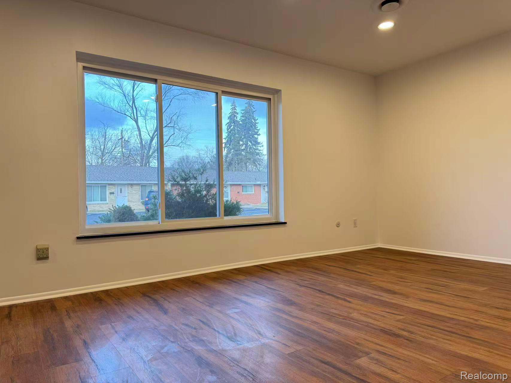 308 N Rochester Road 16