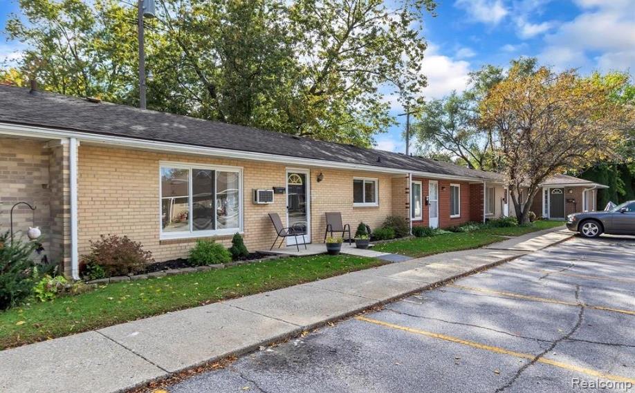 308 N Rochester Road 16