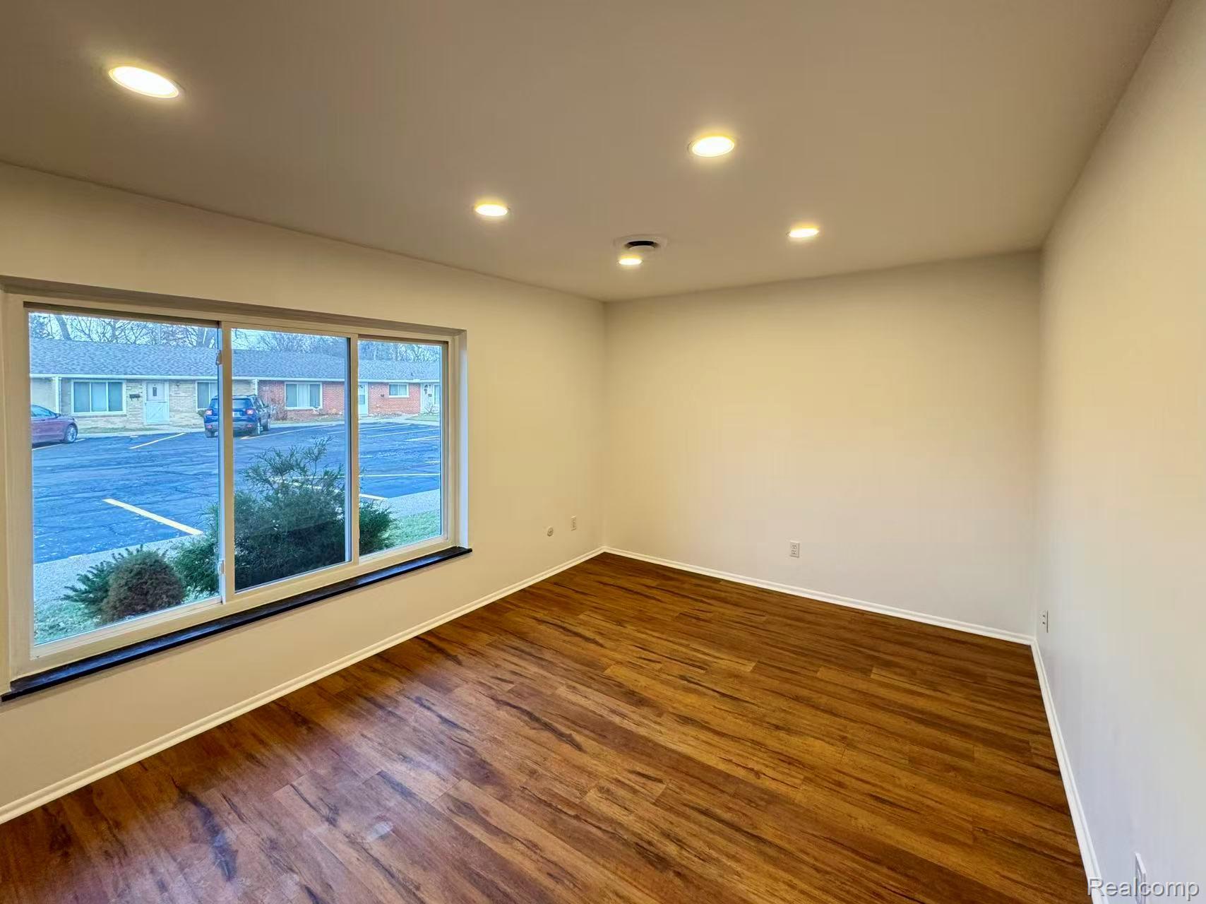 308 N Rochester Road 16