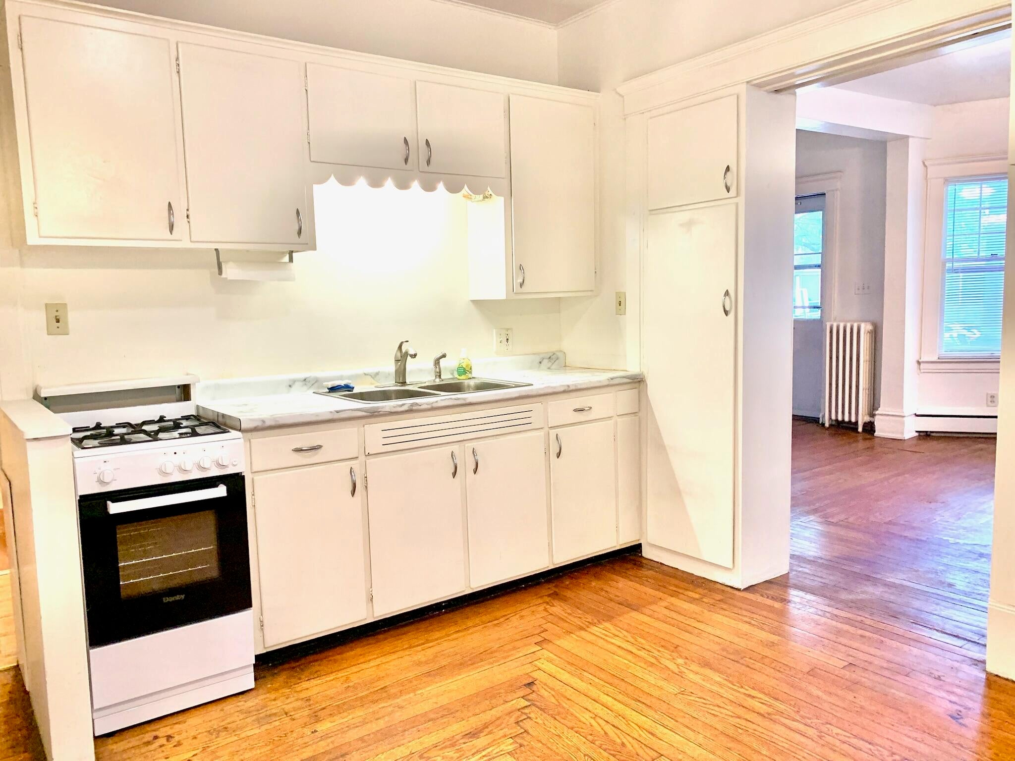 117 W Dutton Street