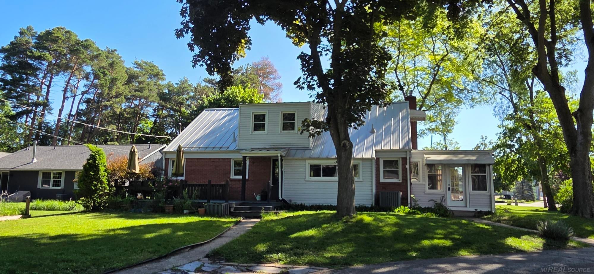 4579 Lakeshore Road