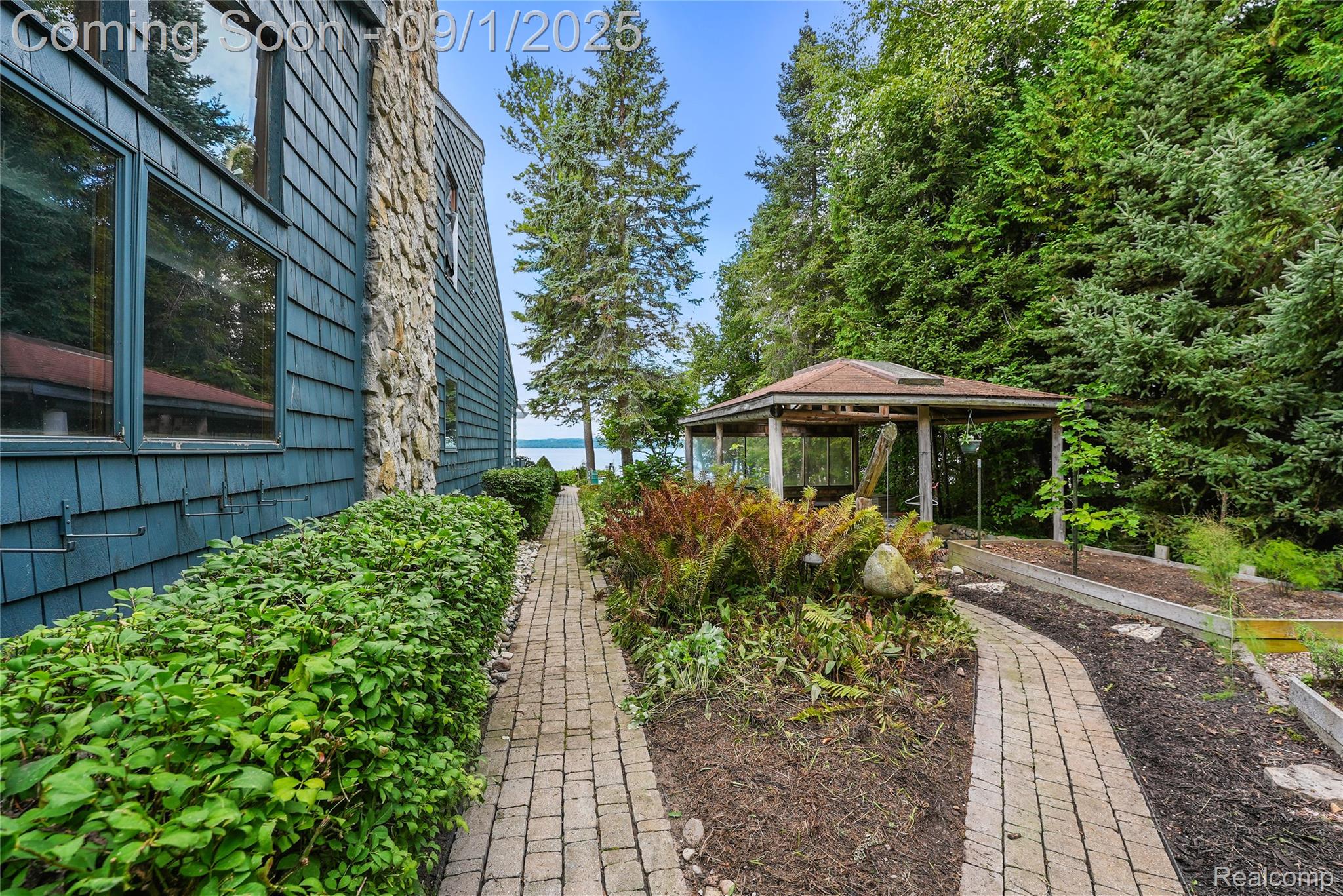 13288 E Circle Drive