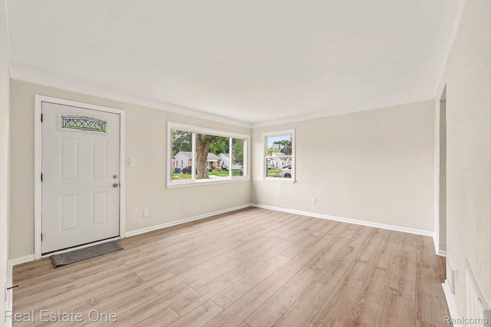 21323 La Salle Boulevard