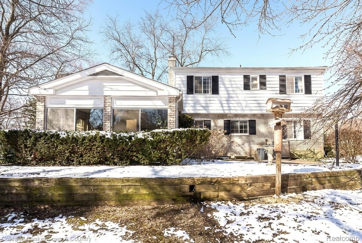 220 Hillcrest Avenue