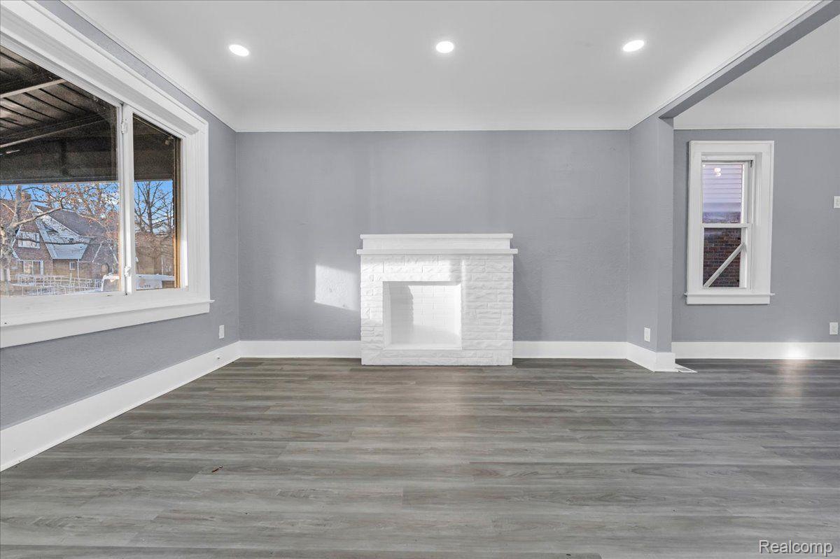 16148 ROSELAWN Street