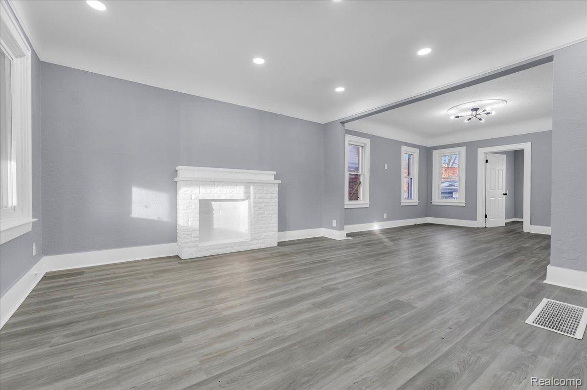 16148 ROSELAWN Street