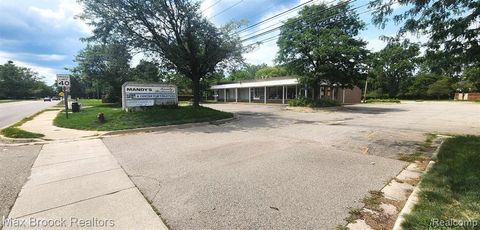 24050 W 9 MILE Road Southfield City MI 48033