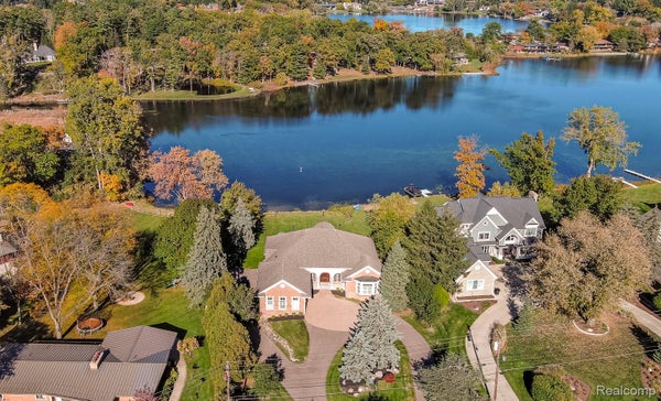 1616 APPLE LN, BLOOMFIELD TOWNSHIP, MI 48302 - Image d95c57e576b20a5bdafdbe245d09aaab/4201532171