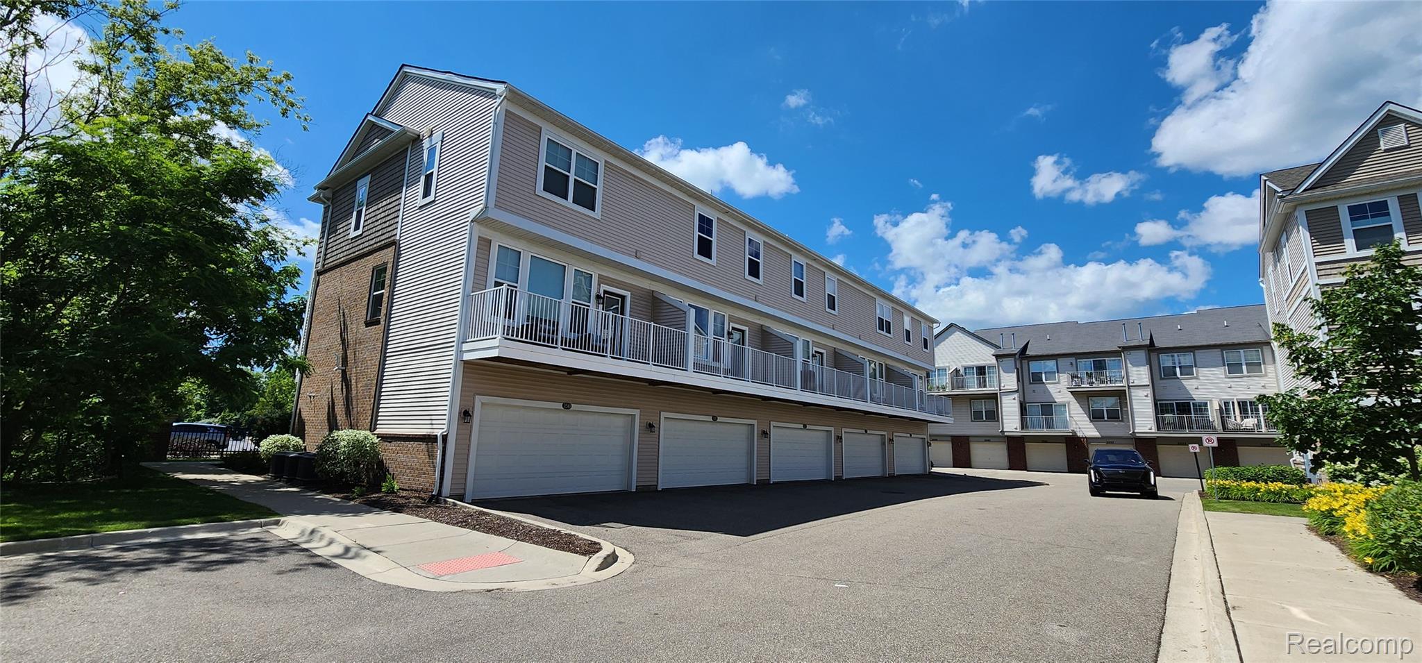 3247 Chambers W