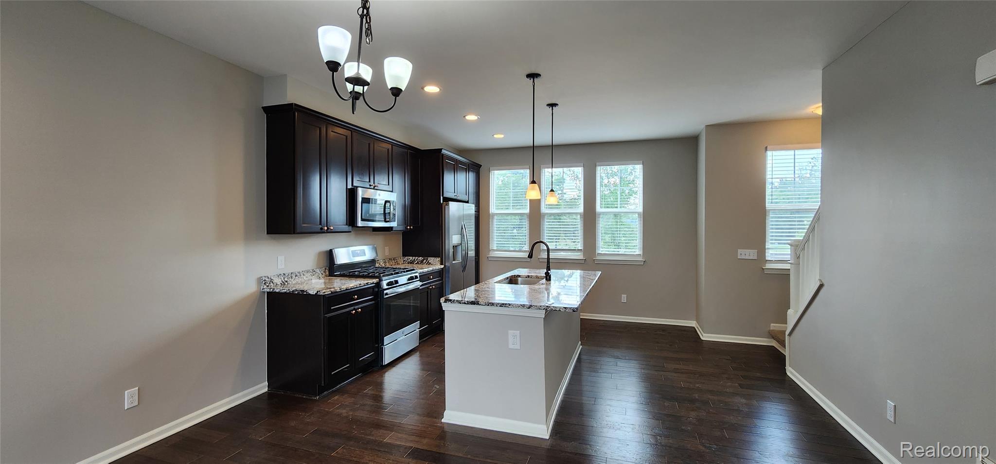 3247 Chambers W